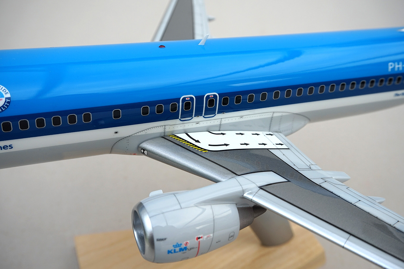 Conquest Models 1/100 KLM Boeing 737-400 PH-BPC