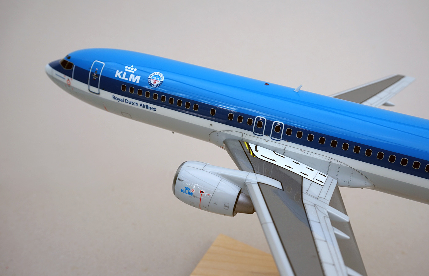 Conquest Models 1/100 KLM Boeing 737-400 PH-BPC