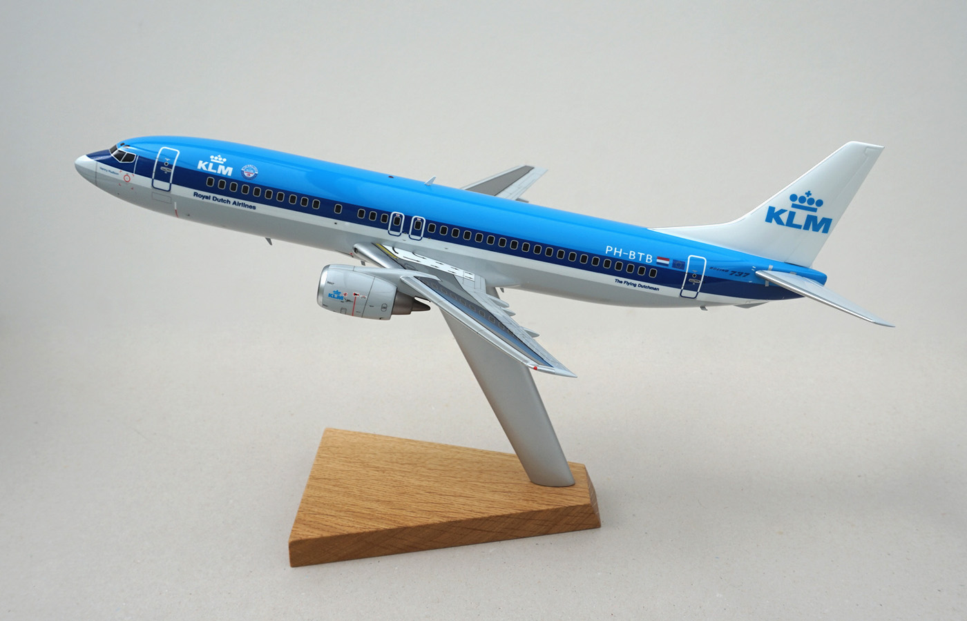 Conquest Models 1/100 KLM Boeing 737-400