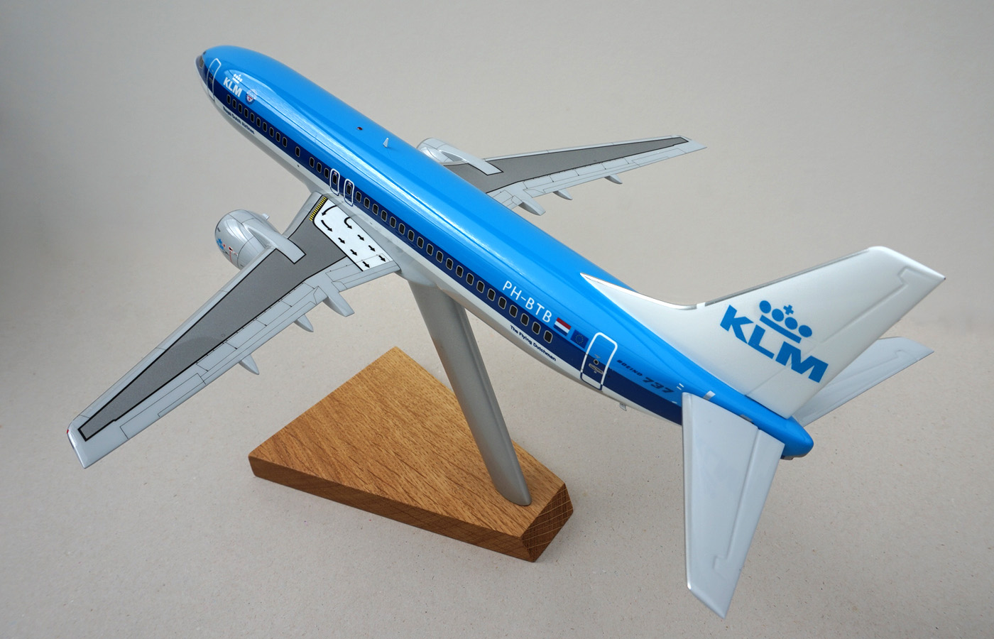 Conquest Models 1/100 KLM Boeing 737-400