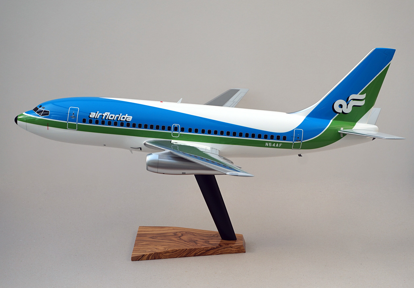 Conquest Models 1/50 Air Florida Boeing 737-200